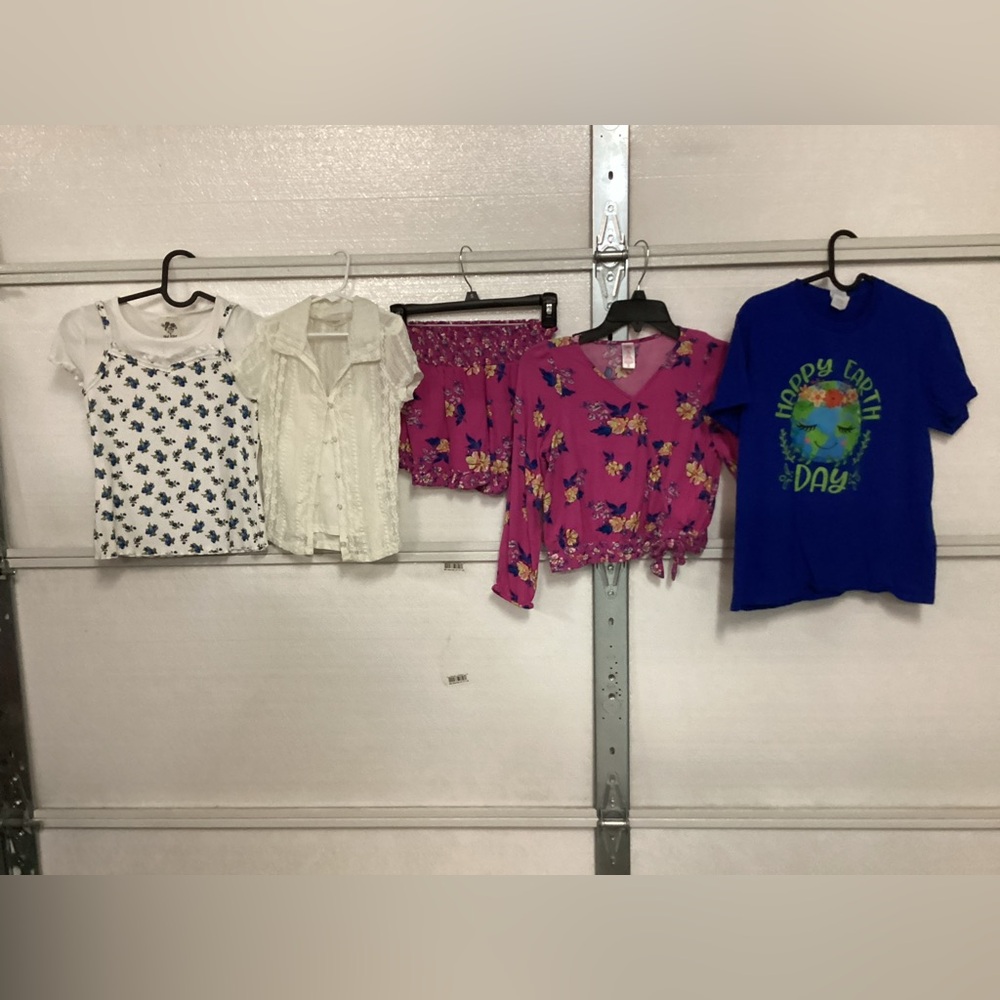 Four shirts in a pair of shorts, girls size 10/12
